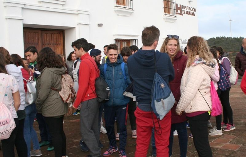 Un centenar de jóvenes disfruta del IV encuentro juvenil en el centro de interpretación 'Huerto Ramírez'