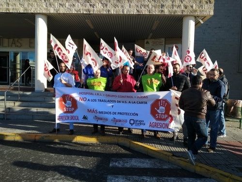 Medio centenar de vigilantes de seguridad protestan por su situación laboral