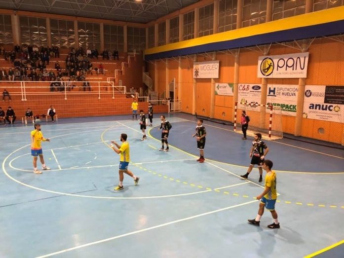 El PAN Moguer adelanta en la tabla al Ángel Ximénez y ya es cuarto (26-19)