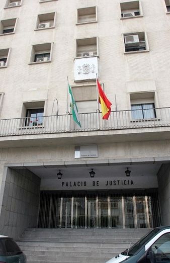 Absuelven al director de un banco acusado de estafar a una pareja de jubilados de Almonte