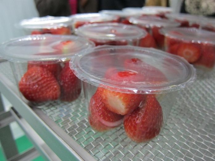 Lepe celebra este sábado su tradicional adelanto de las campanadas con las doce fresas de la suerte