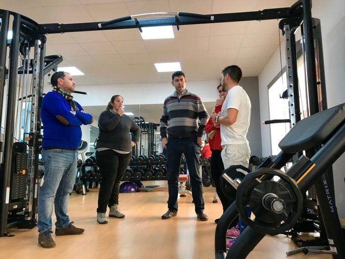 El gimnasio municipal de la piscina cubierta de Valverde del Camino estrena veinte máquinas de última generación