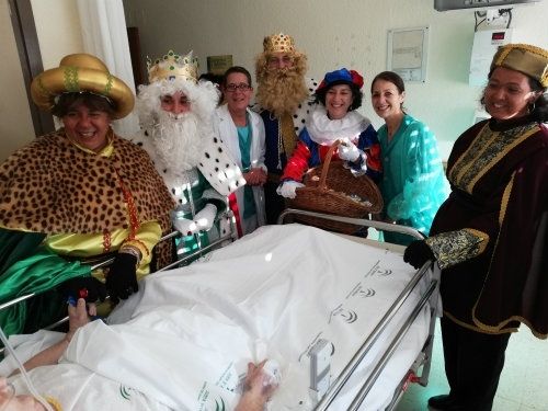 Los Reyes Magos de Oriente visitan el Infanta Elena llevando la alegría y la esperanza a cientos de pacientes