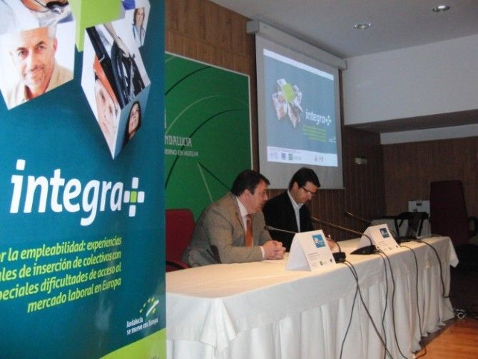 Junta y FAMP desarrollan un proyecto dirigido a la inserción laboral de colectivos con especiales dificultades