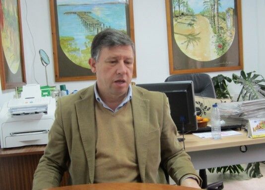 “En otros ayuntamientos hay despidos y en Palos contratamos más que nunca”