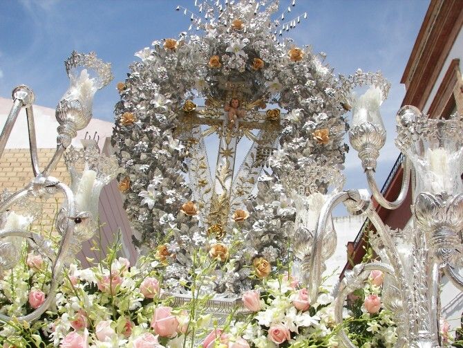 Actos y cultos de la Santa Cruz de Arriba en Rociana