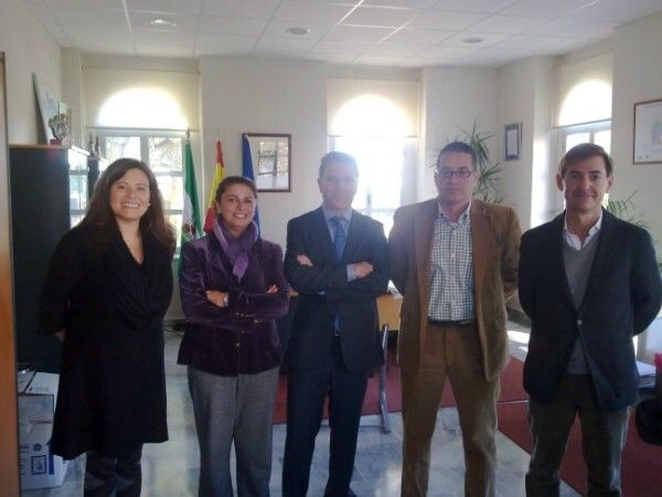 La delegada de innovación colaborará con AECO en solucionar los problemas de suministro eléctrico
