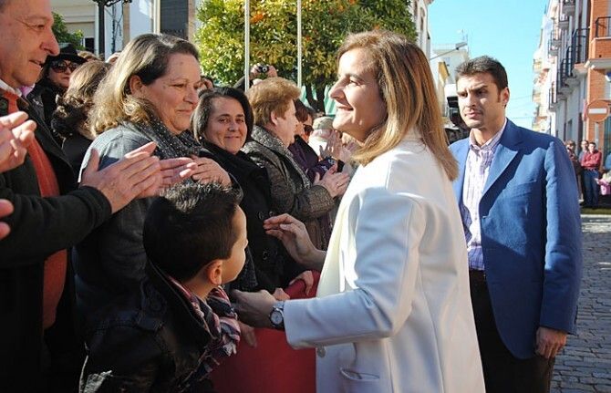 La ministra de Empleo se reencuentra con sus paisanos