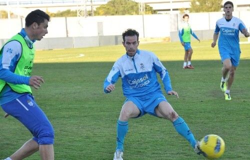 Vega ya entrena y los 'descartados' siguen al margen