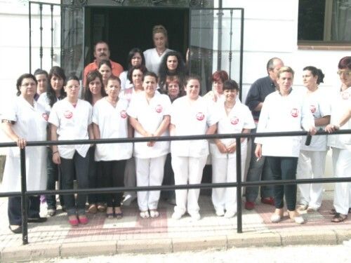 Exigen una solución para los trabajadores de la residencia Núñez Limón de Alosno