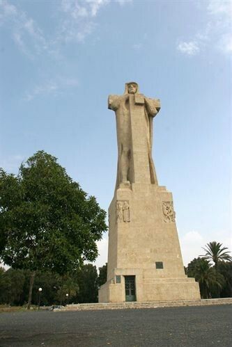 Ángel Romero llama al sector público y privado a implicarse en la conservación del Monumento a Colón