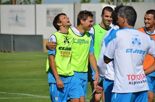 Álex Quillo por Ximo Navarro, única novedad en la lista para el Girona
