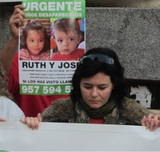 Ruth Ortiz asiste por primera vez en Huelva a una concentración por sus hijos 'porque es mi deber'