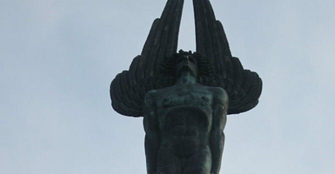 El ícaro con alas eternas