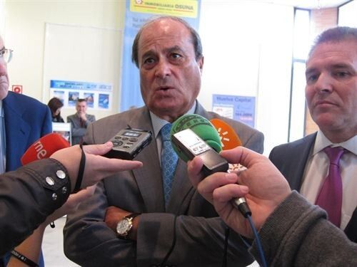 La Cámara de Comercio reconoce en su 125 aniversario la labor de la UHU y el Puerto