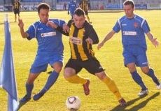 El Puertollano adelanta al San Roque en la carrera por el playoff (2-0)