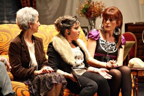 El grupo de teatro local ‘La Jaula de Grillos’ representa este fin de semana ‘Cianuro, ¿solo o con leche?’