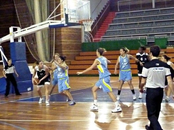 El Conquero se sobrepone a las dificultades (61-83)