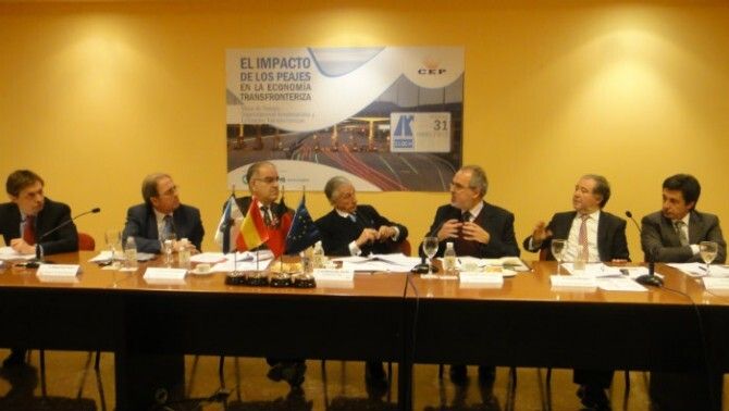 Empresarios e instituciones transfronterizas proponen la implantación de viñetas electroestáticas y la creación de zonas exentas de peaje
