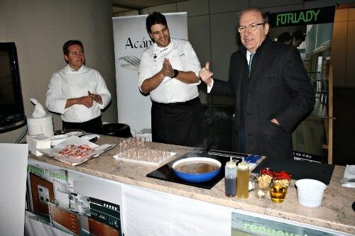 El Mercado del Carmen acoge un 'show cooking' con los productos de Huelva a cargo de Xanti Elías
