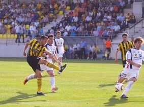 El San Roque no pasa del empate en su visita a Estepona (2-2)