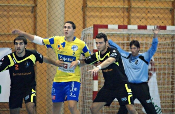 El PAN Moguer suma un punto en Granada tras una igualadísima batalla (27-27)