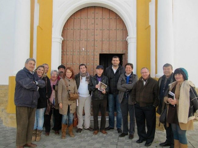 El delegado de Cultura visita la iglesia de San Juan Bautista y la calzada romana de Gibraleón