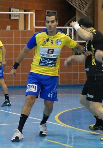 Jesús Fernández: “En el pivote hay una buena rivalidad que hace al equipo más competitivo”