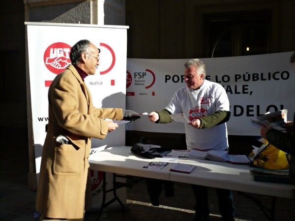 La campaña de UGT por el empleo y el estado de bienestar llega a la Diputación