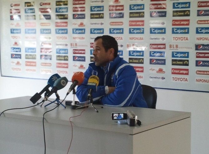 Cervera: 'El equipo está con mayor soltura desde que se alejó del descenso'