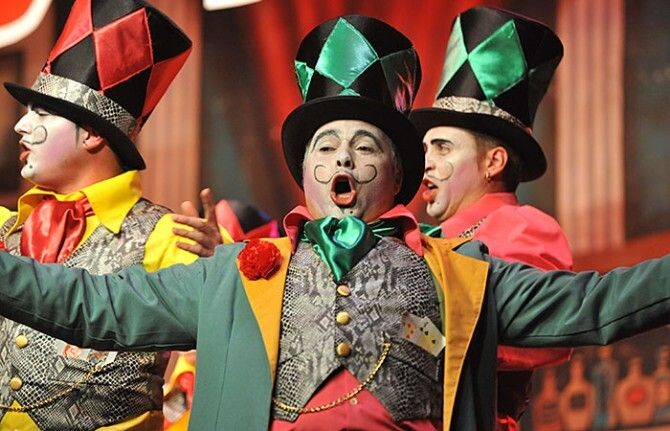 'La pandilla del Agromán' y 'Los señores' se imponen en la final del Carnaval Colombino