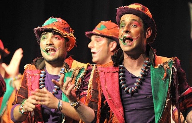 'La pandilla del Agromán' y 'Los señores' se imponen en la final del Carnaval Colombino