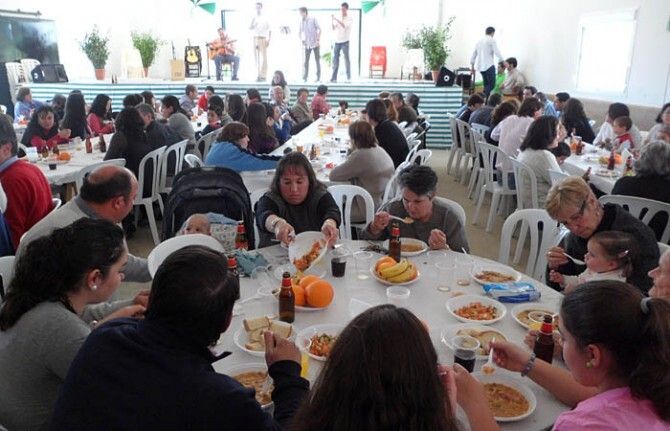Puerto Moral celebra con éxito y gran presencia de público su cocido popular