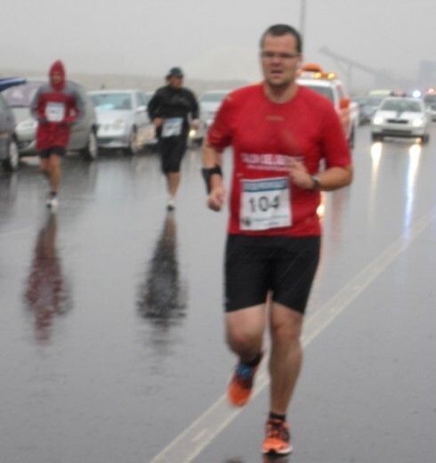 Un maratoniano esculpido con fuerza de voluntad