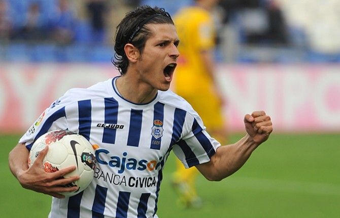 Racha cortada con desatino y mal arbitraje (1-2)