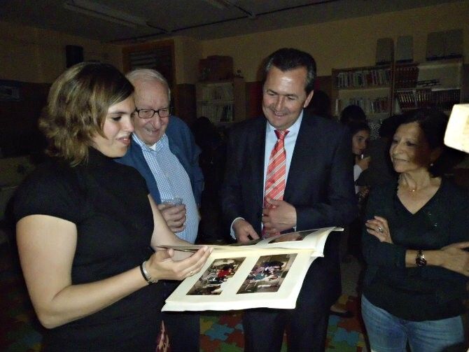 Una exposición conmemora el XXV aniversario del colegio Enebral de Punta Umbría