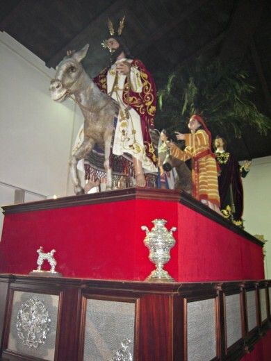 La preocupación por la lluvia marca el inicio de la Semana Santa almonteña, con “la Borriquita”