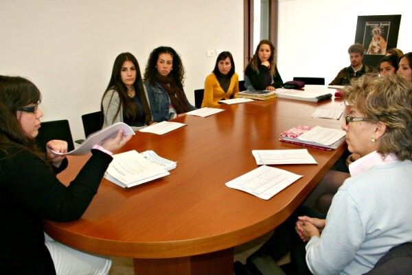 Un taller de consumo enseña a jóvenes de Cartaya a tramitar y atender quejas y reclamaciones