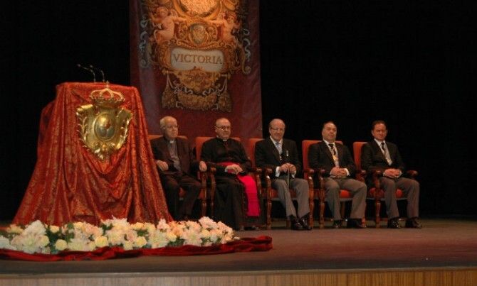 Rafael Prada construye una corona de versos para la Victoria