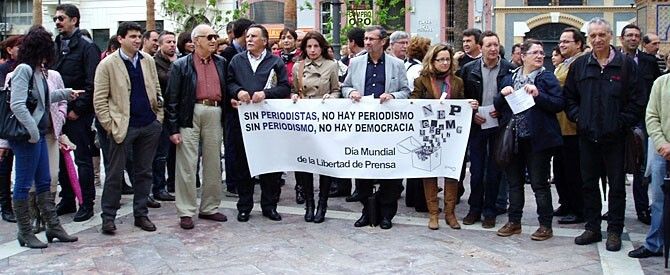 Los periodistas piden dignidad para su oficio