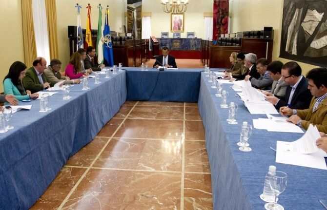 La Diputación firma con 19 entes locales los convenios para financiar los materiales del PFEA