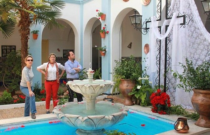 El barrio ayamontino de la Villa celebra su Cruz de Mayo