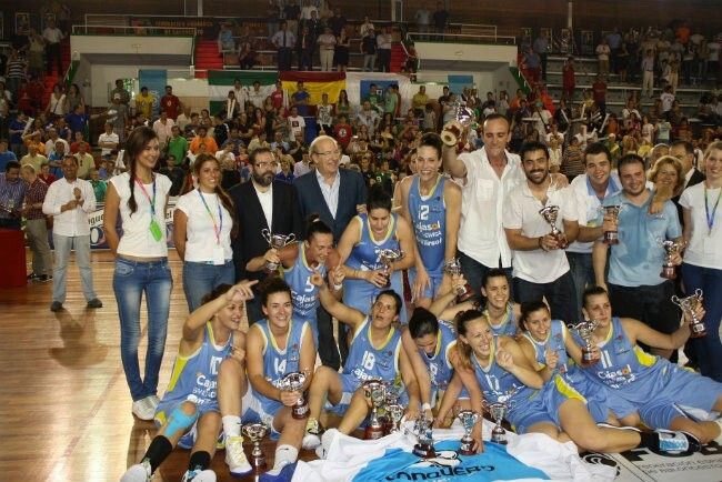 El alcalde felicita al CB Conquero por hacer historia tras conseguir el ascenso