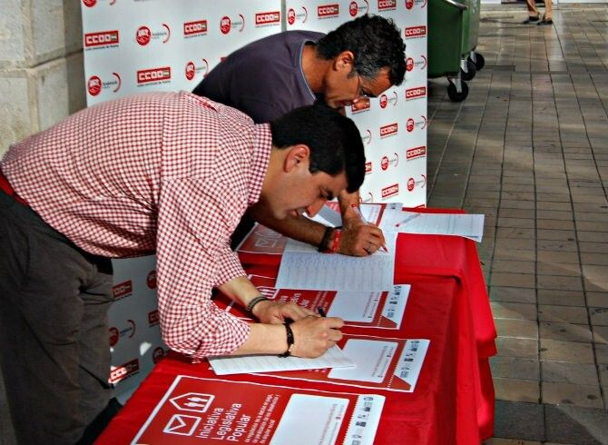 CCOO y UGT cifran en 7.000 las familias desahuciadas y abogan por la dación en pago ante 'este atropello'