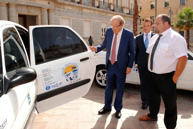 Dos taxis turísticos enseñarán Huelva a los visitantes desde 21 euros