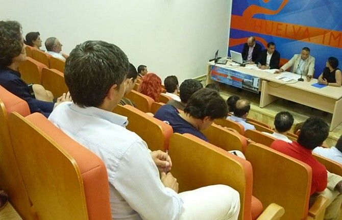 El Ayuntamiento y MRW lanzan una web destinada a fomentar el comercio electrónico
