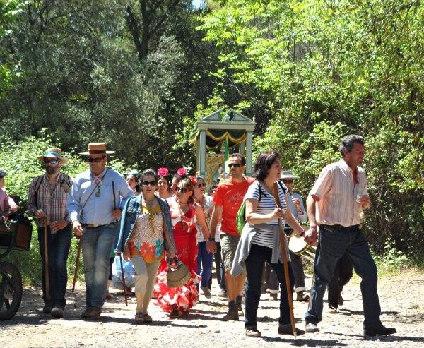 Linares de la Sierra disfruta de su romería en honor a San Juan Bautista, patrón de la localidad