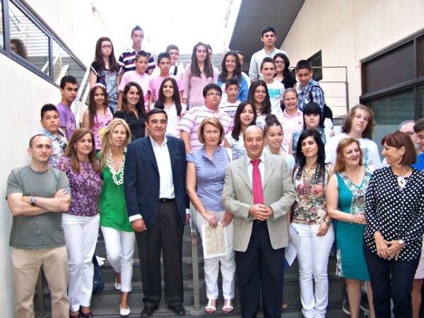 Alumnos del colegio Santa Bárbara de La Zarza, premiados por el mejor eslogan antitabaco de la provincia