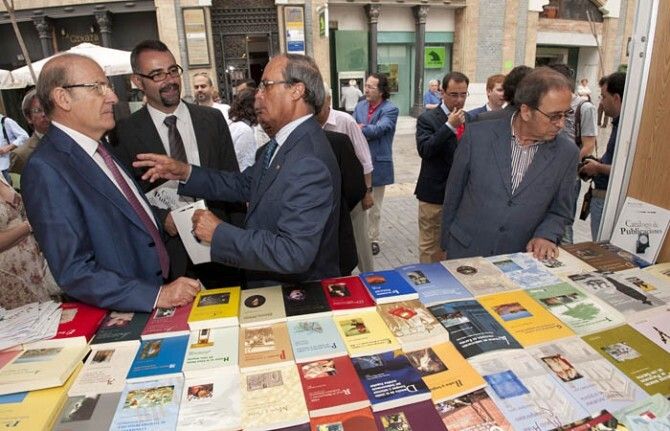 La gran librería de Huelva se abre a la calle para combatir la crisis