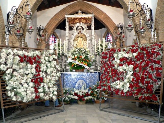 Moguer recuerda con devoción el 21 aniversario de la coronación de su patrona